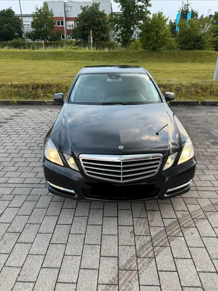 Gebraucht Mercedes E300 231 PS (169 kW) 2012 Schwarz Limousine
