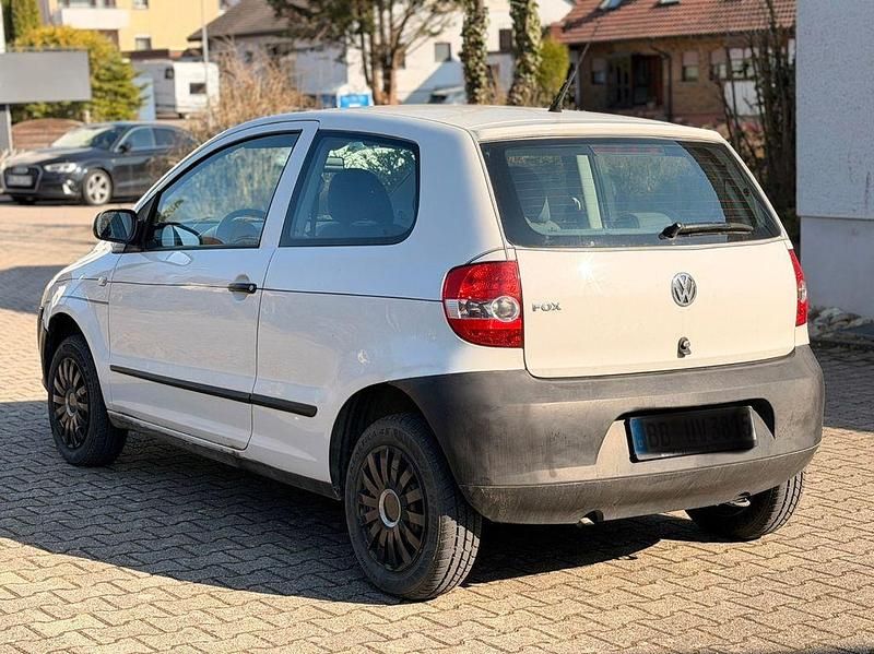 Gebraucht VW Fox 54 PS (39 kW) 2008 Weiß Kleinwagen