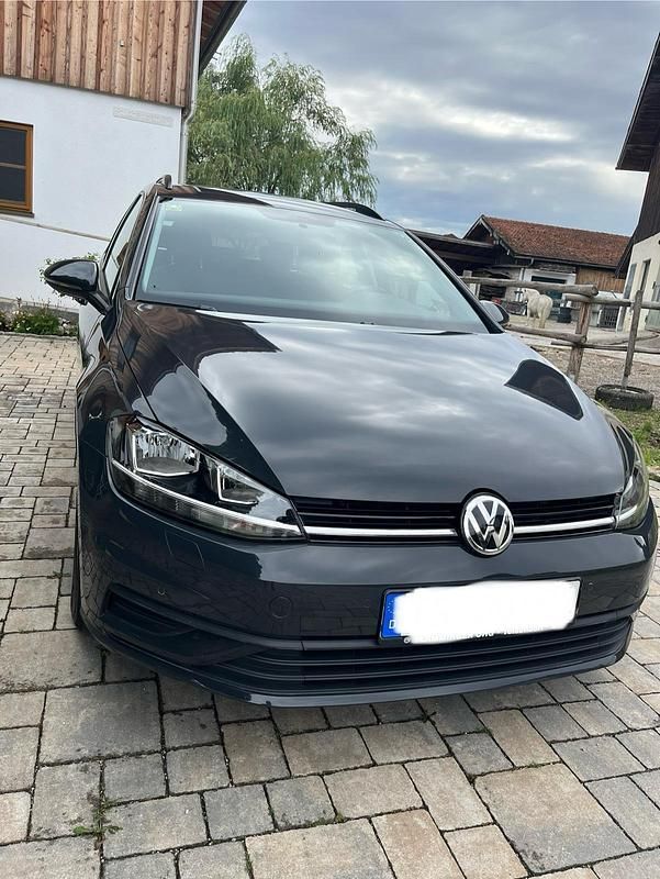 Grau Gebraucht 2018 VW Golf VII Trendline Kombi | 13.550 € (Fairer Preis) - Bild 1/4