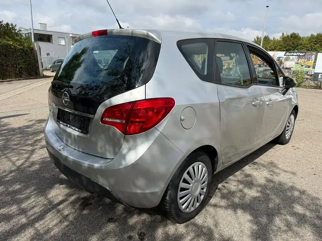 Gebraucht Opel Meriva 101 PS (74 kW) 2010 Silber Van / Kleinbus
