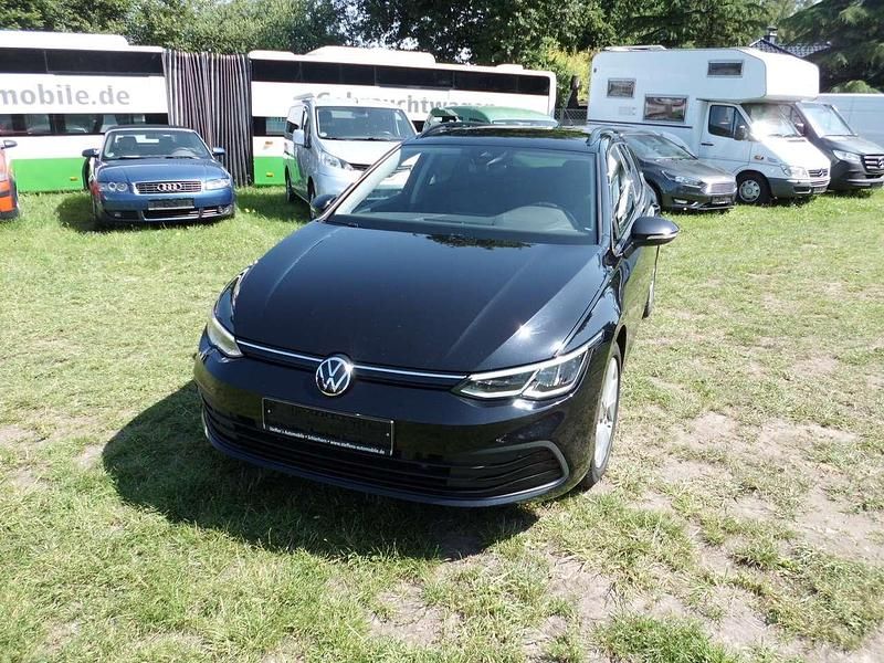 Gebraucht VW Golf VIII Life 150 PS (110 kW) 2021 Deep black Kombi