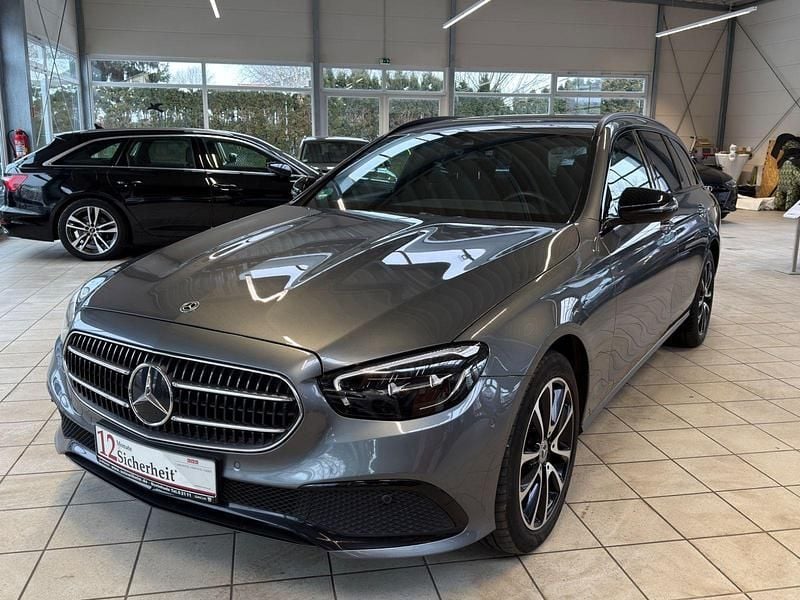 Grau Gebraucht 2022 Mercedes E220 Business Kombi | 33.799 € (Guter Preis) - Bild 1/4