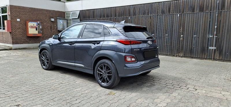 Grau Gebraucht 2020 Hyundai Kona Style SUV | 15.000 € (Superpreis) - Bild 1/4