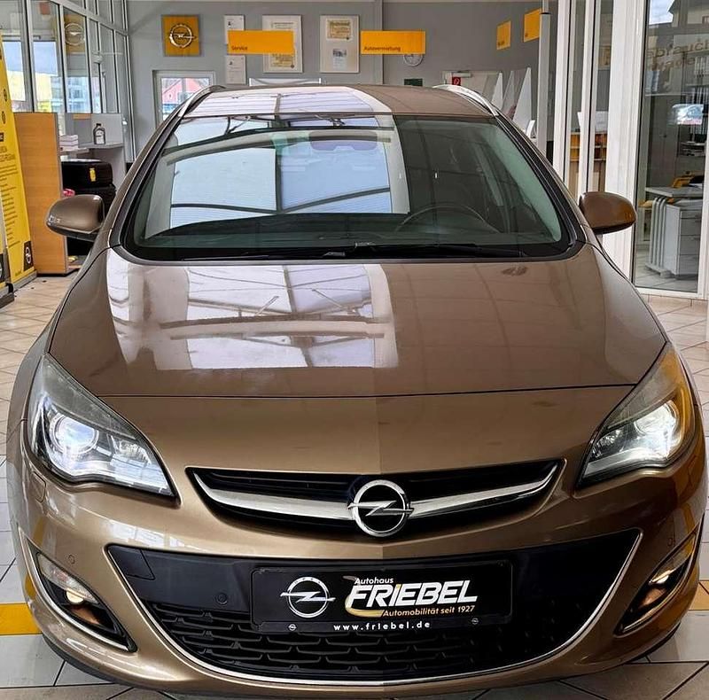 Gebraucht Opel Astra 140 PS (102 kW) 2013 Champagner (m2) Kombi