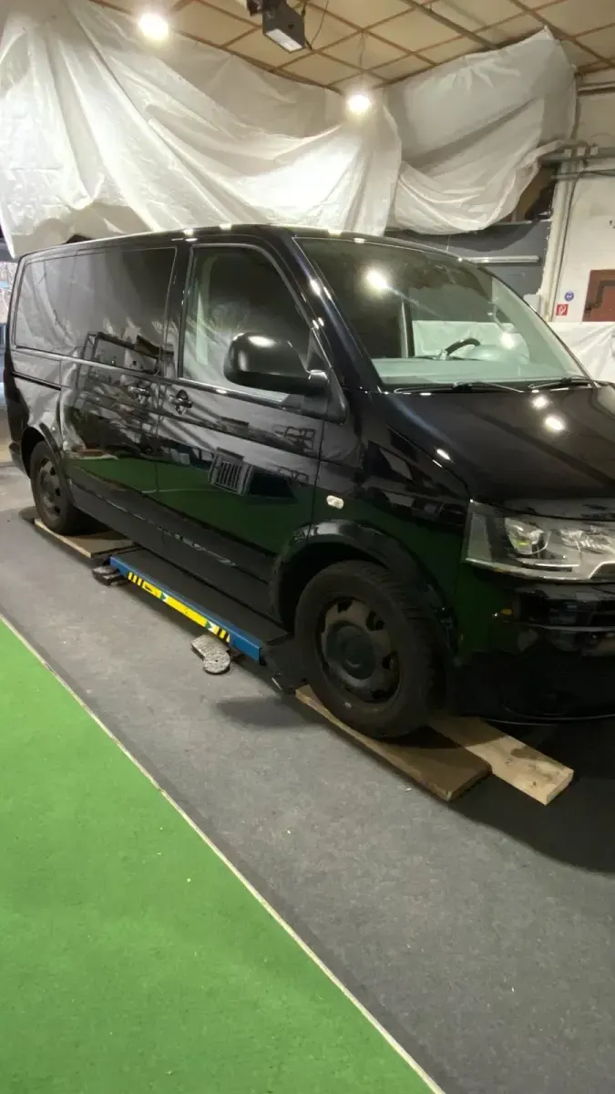 Gebraucht VW Multivan 140 PS (102 kW) 2013 Schwarz Van / Kleinbus