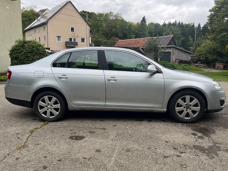 Gebraucht VW Jetta 140 PS (102 kW) 2008 Silber Limousine