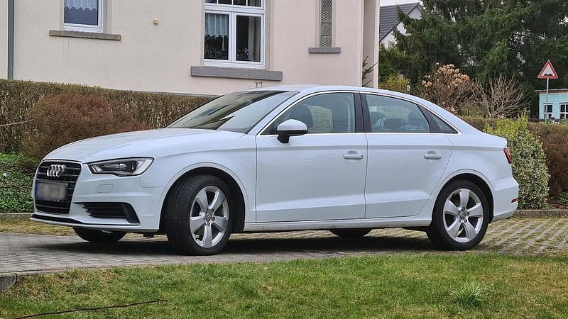 Gebraucht Audi A3 140 PS (102 kW) 2014 Weiß Limousine
