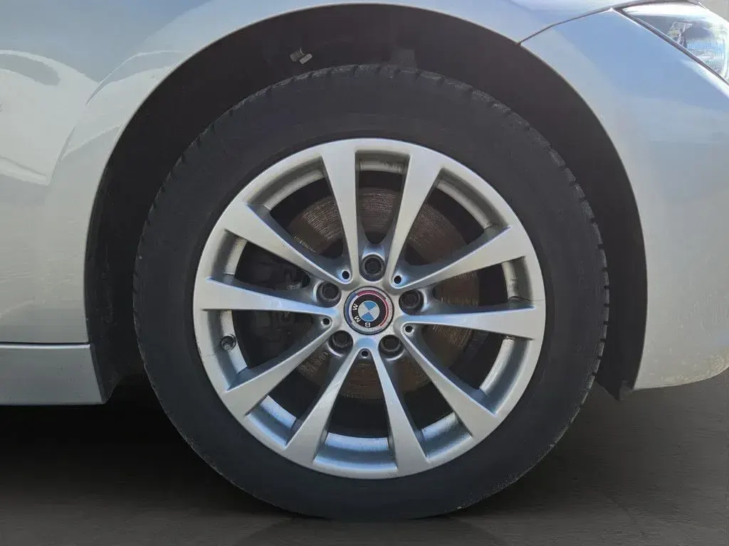 Gebraucht BMW 325 Sport Line 218 PS (160 kW) 2014 Silber Limousine