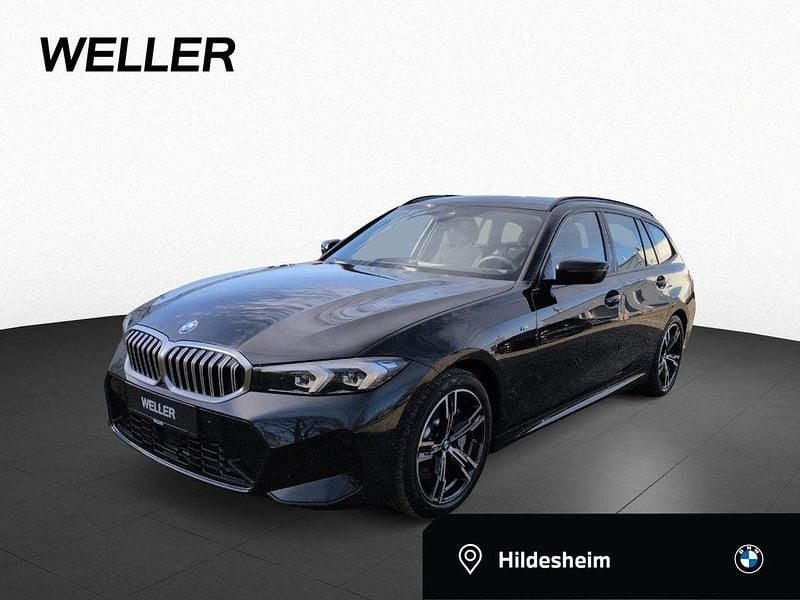 Black sapphire (schwarz) Gebraucht 2025 BMW 330 M Sport Kombi | 37.450 € (Superpreis) - Bild 1/4