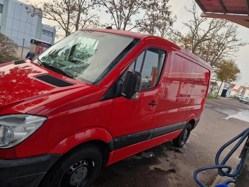 Rot Gebraucht 2011 Mercedes Sprinter Van | 11.700 € (Etwas zu teuer) - Bild 1/4
