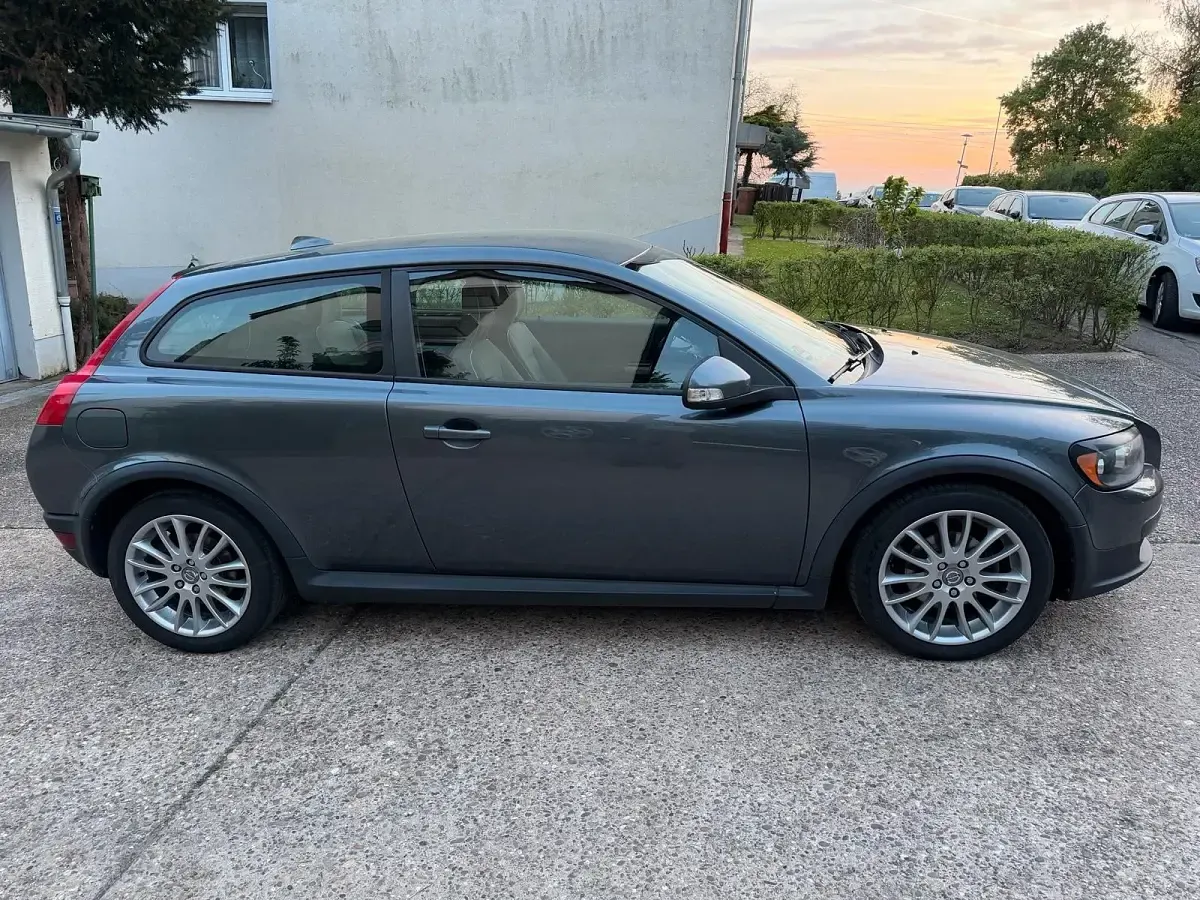 Second-hand Volvo C30 109 CP (80 kW) 2009 Gri Hatchback