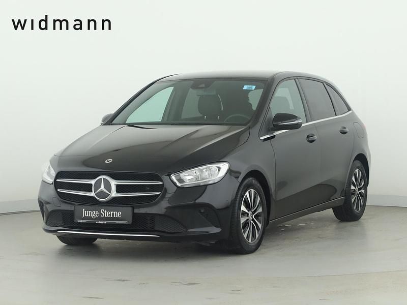 Unilack nachtschwarz Gebraucht 2023 Mercedes B180 Style Van / Kleinbus | 22.850 € (Superpreis) - Bild 1/4