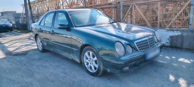 Gebraucht Mercedes E220 150 PS (110 kW) 2000 Limousine