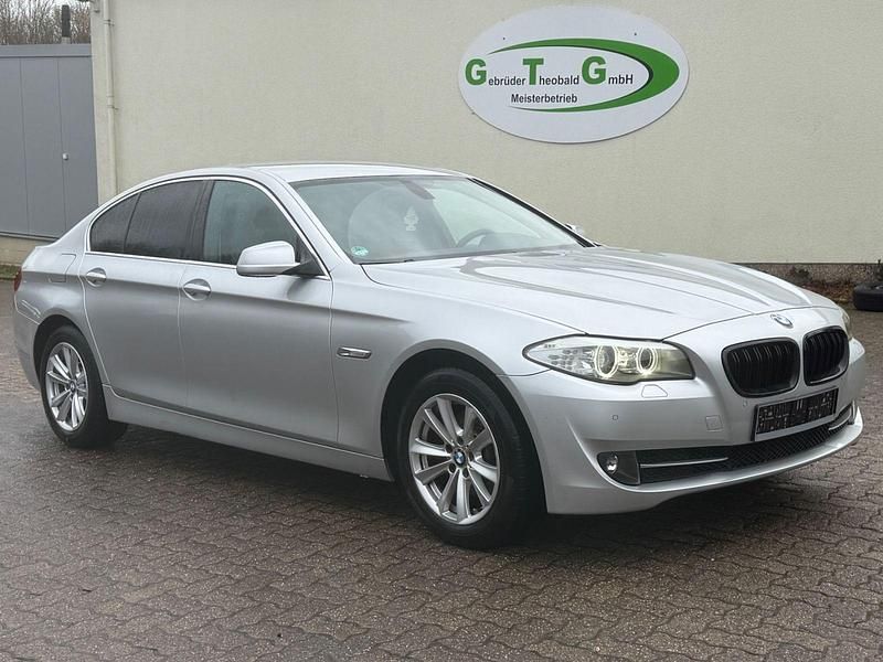 Gebraucht BMW 520 184 PS (135 kW) 2012 Silber Limousine