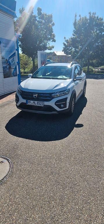 Weiß Gebraucht 2022 Dacia Sandero Essentiel Kleinwagen | 11.800 € (Superpreis) - Bild 1/4