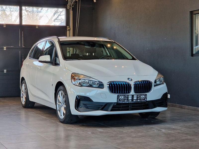 Weiß Gebraucht 2018 BMW 225 Active Tourer Advantage Van / Kleinbus | 13.999 € (Guter Preis) - Bild 1/2