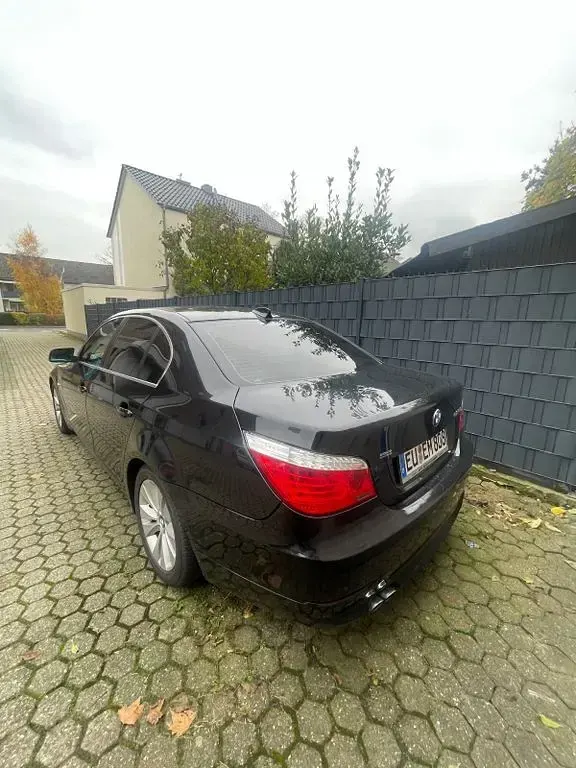 Second-hand BMW 525 218 CP (160 kW) 2008 Negru Berlinǎ
