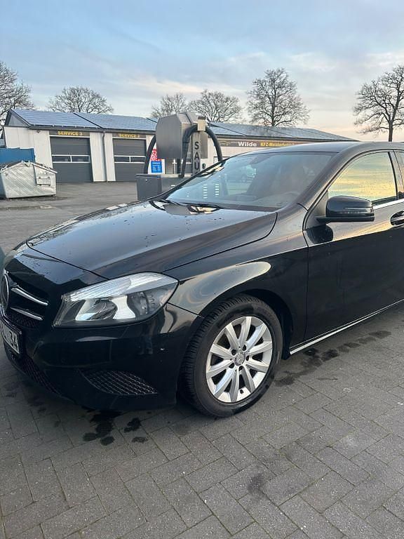 Gebraucht Mercedes 200 212 PS (155 kW) 2013 Schwarz Limousine