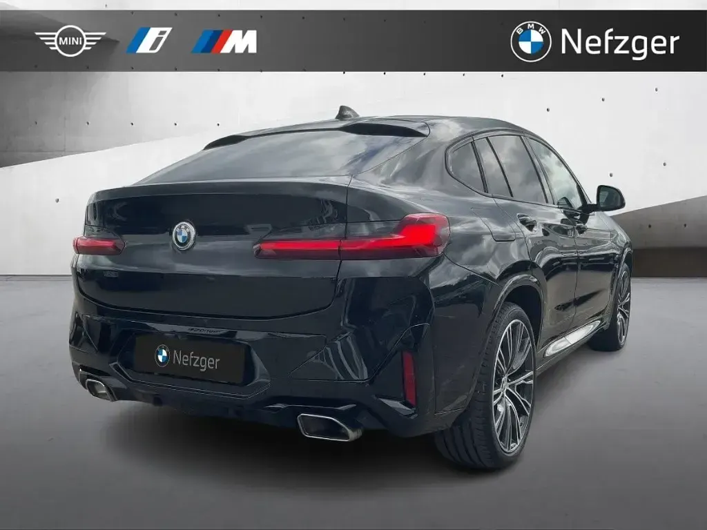 Gebraucht BMW X4 M Sport 190 PS (139 kW) 2025 Schwarz SUV