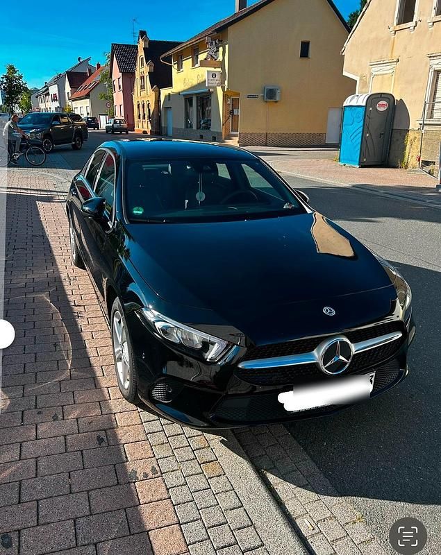 Schwarz Gebraucht 2021 Mercedes A250 Limousine | 28.500 € (Etwas zu teuer) - Bild 1/4