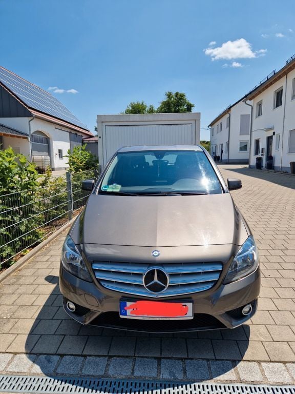 Gebraucht 2014 Mercedes B180 Van / Kleinbus | 13.999 € (Fairer Preis) - Bild 1/4