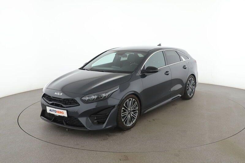 Grau Gebraucht 2022 Kia ProCeed GT-Line Kleinwagen | 24.480 € (Fairer Preis) - Bild 1/4
