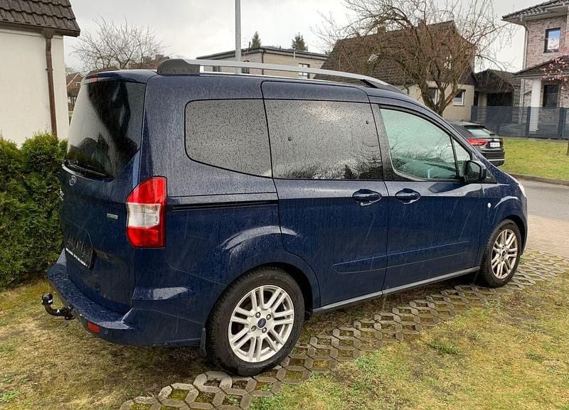 Gebraucht Ford Tourneo Courier Titanium 101 PS (74 kW) 2017 Blau Van / Kleinbus