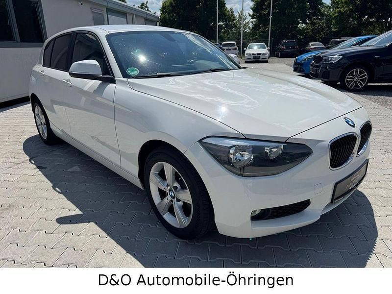 Weiß Gebraucht 2011 BMW 116 Comfort Edition Kleinwagen | 4.290 € (Guter Preis) - Bild 1/4