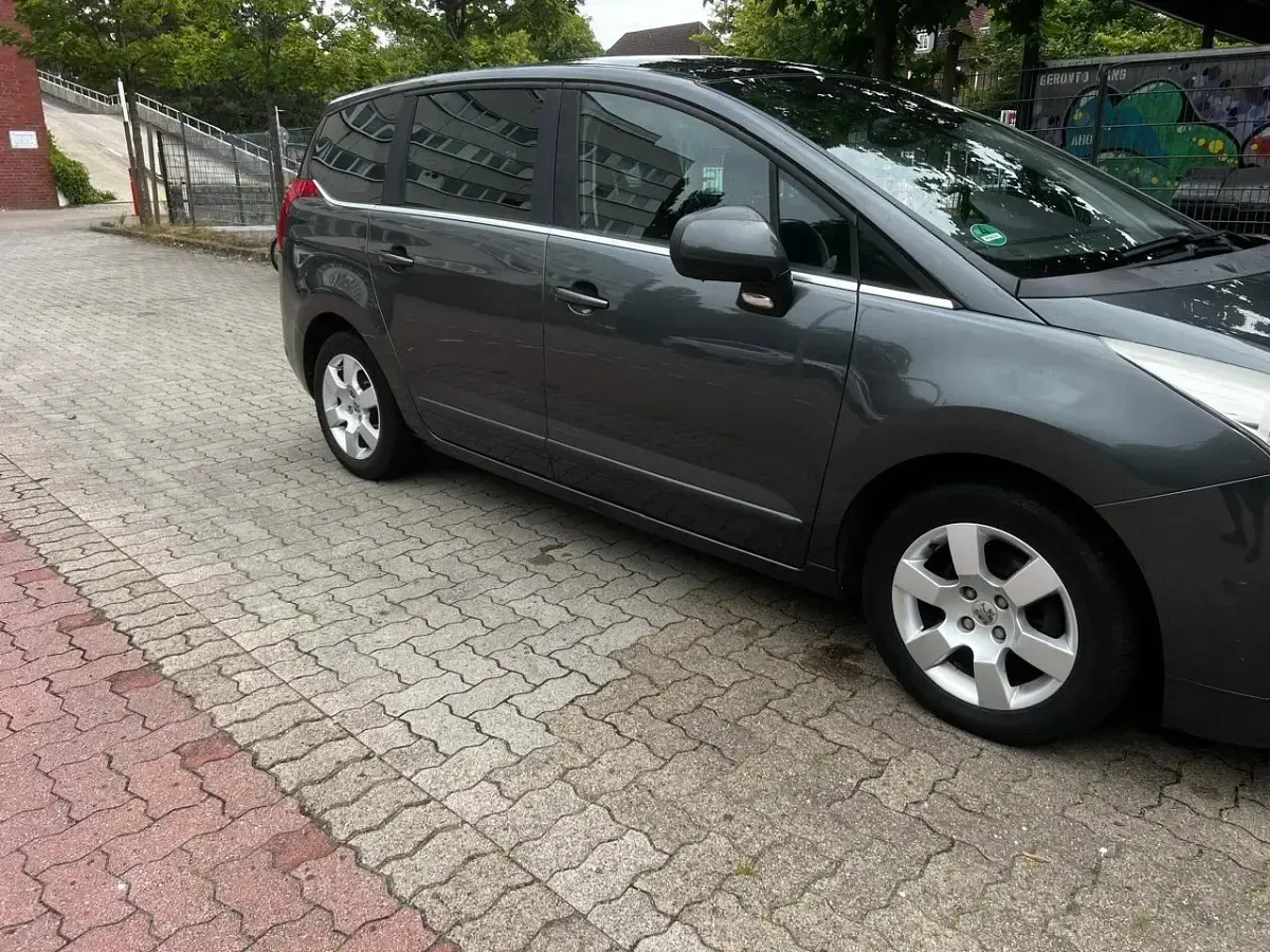 Gebraucht Peugeot 5008 2010 Grau Van / Kleinbus