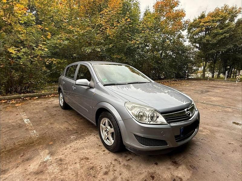 Silber Gebraucht 2006 Opel Astra Limousine | 2.499 € (Fairer Preis) - Bild 1/4