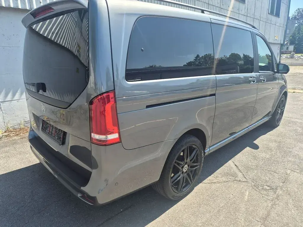 Gebraucht Mercedes V300 AMG 237 PS (174 kW) 2022 Grau Van / Kleinbus