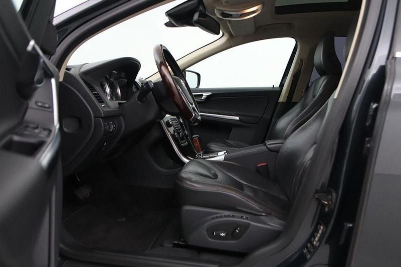 Gebraucht Volvo XC60 Summum 215 PS (158 kW) 2012 Grau SUV