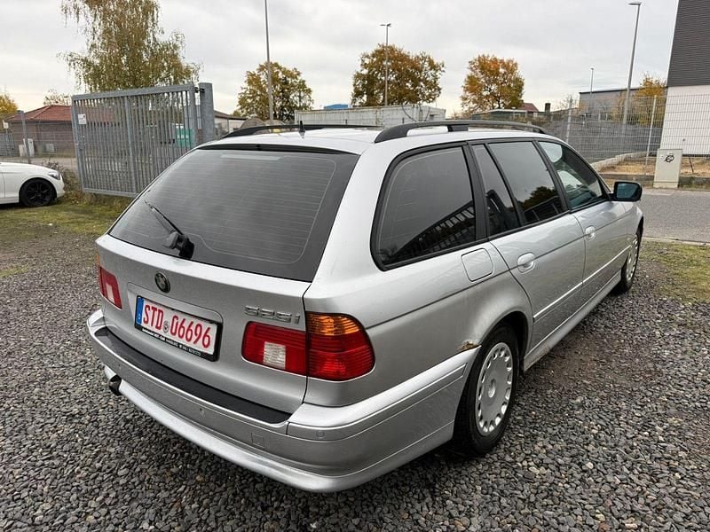 Gebraucht BMW 525 192 PS (141 kW) 2001 Silber Kombi