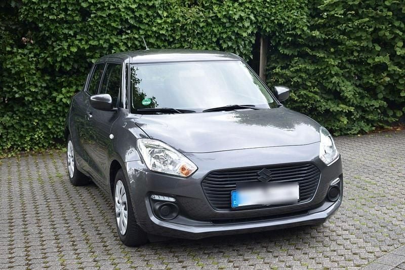 Grau Gebraucht 2019 Suzuki Swift Kleinwagen | 10.900 € (Guter Preis) - Bild 1/4