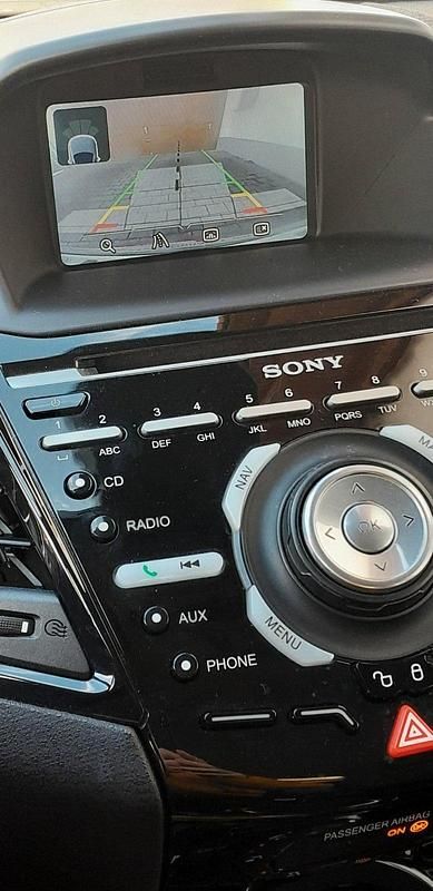 Gebraucht Ford Fiesta 95 PS (69 kW) 2015 Rot Kleinwagen