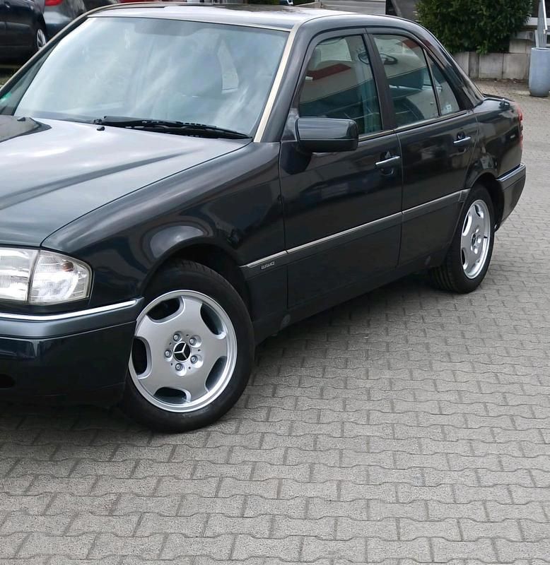 Gebraucht Mercedes C180 122 PS (89 kW) 1995 Andere farben Limousine