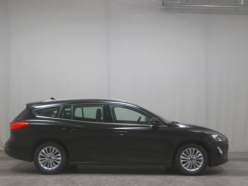 Schwarz Gebraucht 2021 Ford Focus Titanium Kombi | 11.380 € (Superpreis) - Bild 1/4