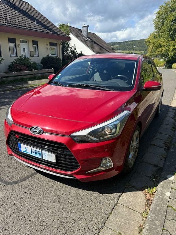 Rot Gebraucht 2016 Hyundai i20 Style Coupé | 8.000 € (Superpreis) - Bild 1/4