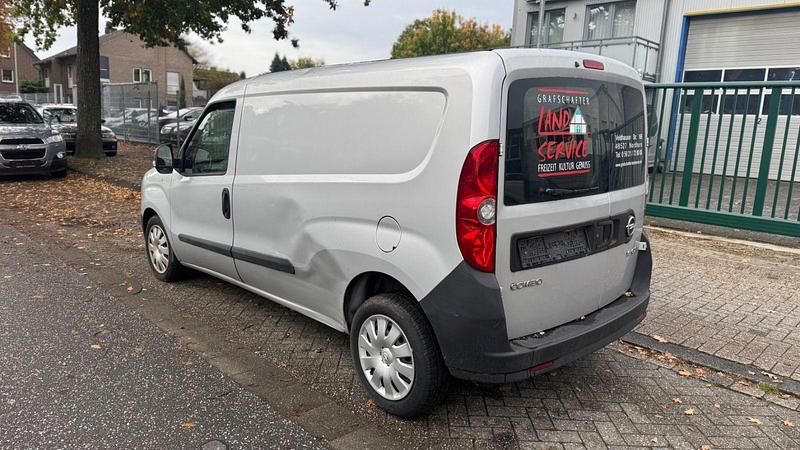 Gebraucht Opel Combo 105 PS (77 kW) 2012 Silber Van / Kleinbus