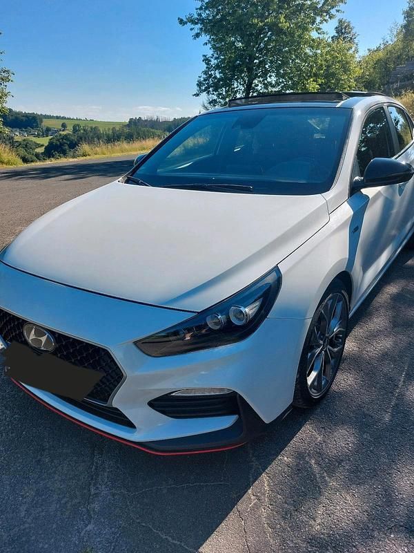 Weiß Gebraucht 2020 Hyundai i30 Limousine | 19.000 € (Fairer Preis) - Bild 1/4