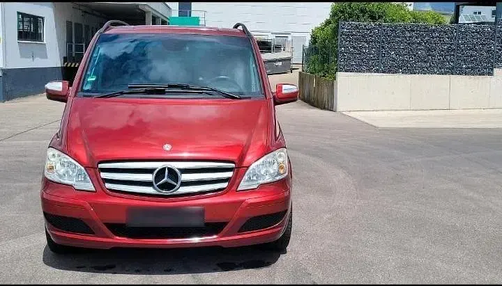 Gebraucht Mercedes Viano 224 PS (164 kW) 2011 Rot Van / Kleinbus