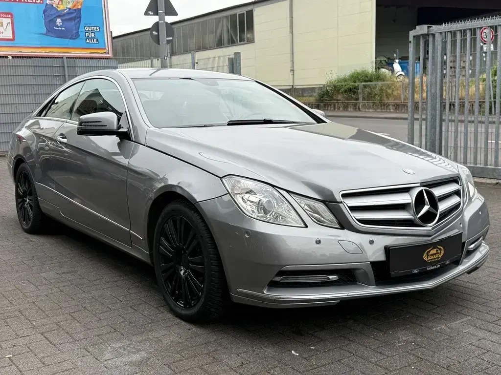 Gebraucht Mercedes E200 184 PS (135 kW) 2013 Silber Coupé