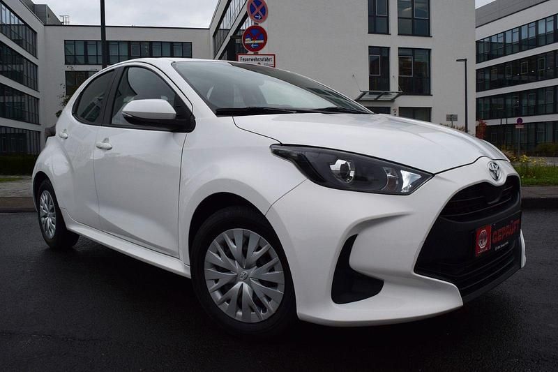Weiß Gebraucht 2022 Toyota Yaris Comfort Kleinwagen | 11.999 € (Guter Preis) - Bild 1/4
