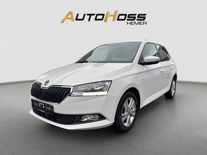 Weiß Gebraucht 2020 Skoda Fabia Ambition Limousine | 10.900 € (Fairer Preis) - Bild 1/4