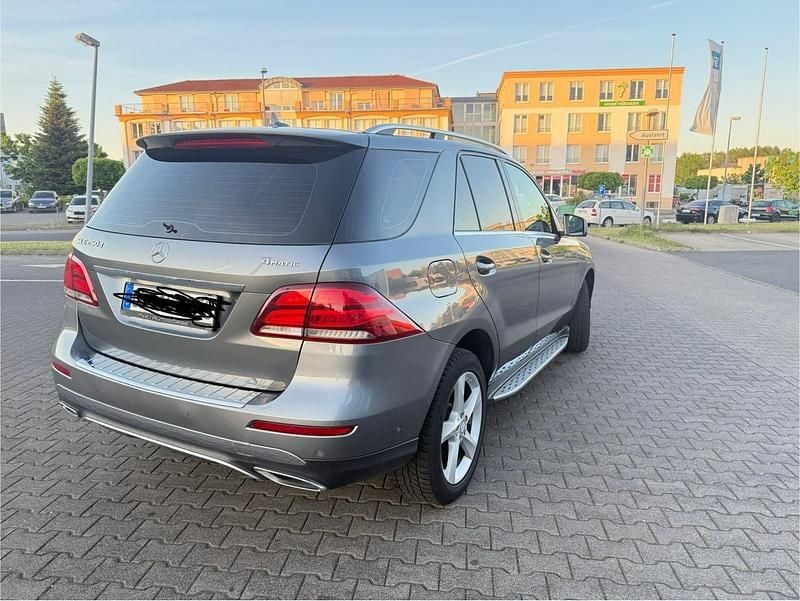 Gebraucht Mercedes GLE250 204 PS (150 kW) 2016 Grau SUV