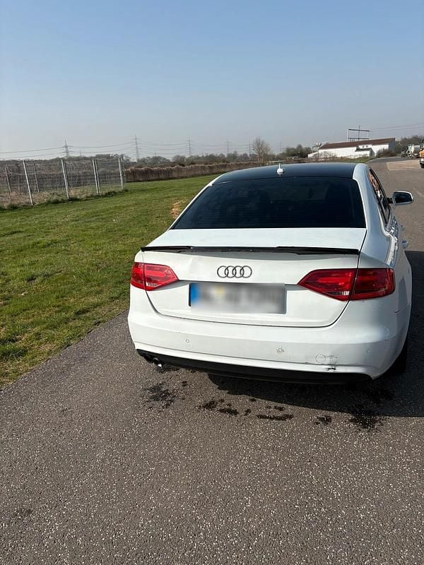 Gebraucht Audi A4 130 PS (95 kW) 2012 Weiß Limousine