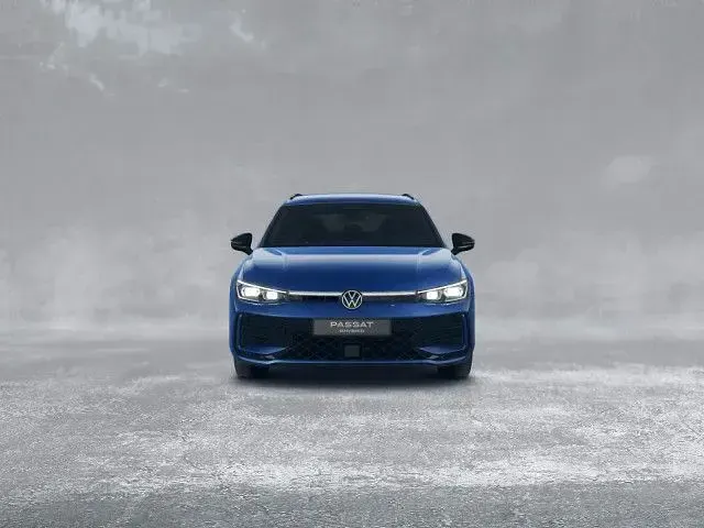Gebraucht VW Passat R-line 272 PS (200 kW) 2025 Blau Kombi