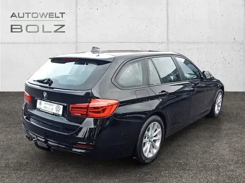 Używany BMW 330 Advantage 252 KM (185 kW) 2018 Czarny Kombi