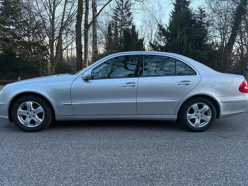 Gebraucht Mercedes E200 163 PS (119 kW) 2004 Silber Limousine