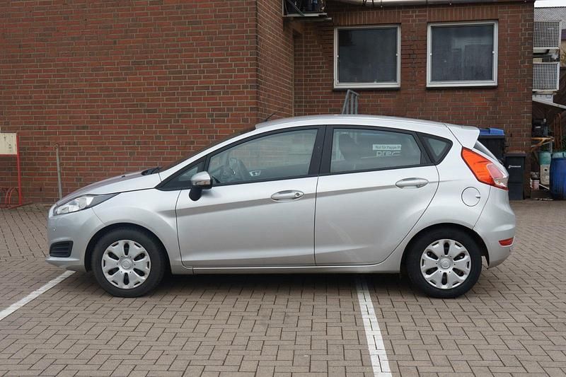 Gebraucht Ford Fiesta SYNC Edition 95 PS (69 kW) 2014 Silber Kleinwagen